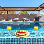 Naya וילה
