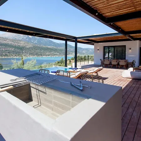 فيلة Naya Yénion