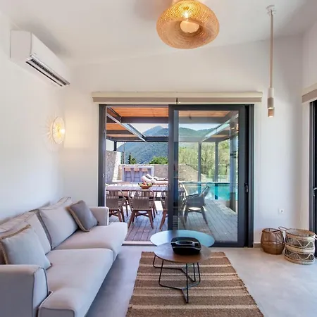 Naya فيلة Yénion