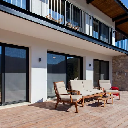 Naya Villa Yénion