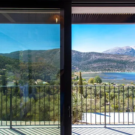 فيلة Naya Yénion